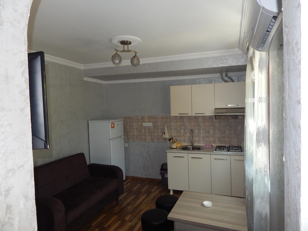 Guest House On Angisa Μπατούμι Εξωτερικό φωτογραφία
